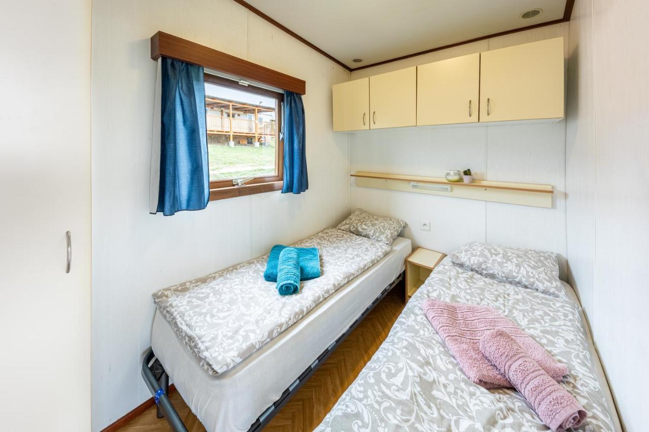 Mobilheim Chalet - Vyrovicka Prehrada Vyrovice Kültér fotó